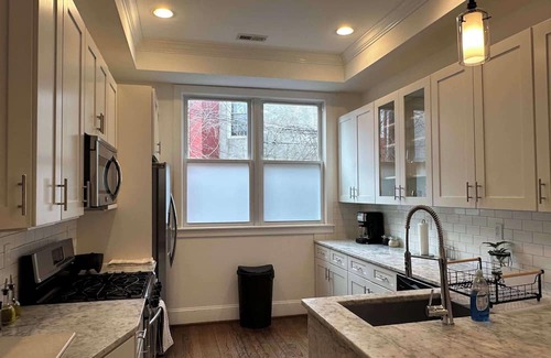 NoMa Casa | 3-bedroom house in brilliant Washington with WiFi, AC. Close to two metro stops,