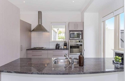 Gulf Harbour Casa | Entire House. Close to Schools. 3 Bedrooms