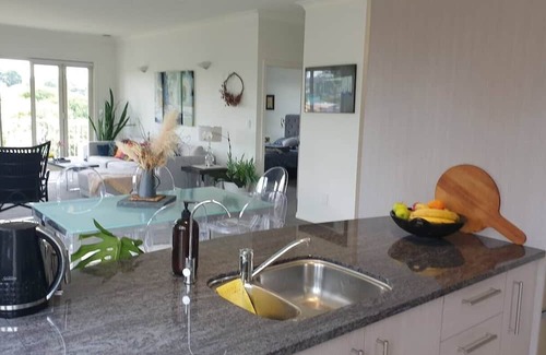 Gulf Harbour Casa | Entire House. Close to Schools. 3 Bedrooms