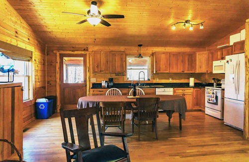 Oakpark Cabina | Breathe deep, stay cozy — spacious log cabin living on 30 acres in Aroda, VA