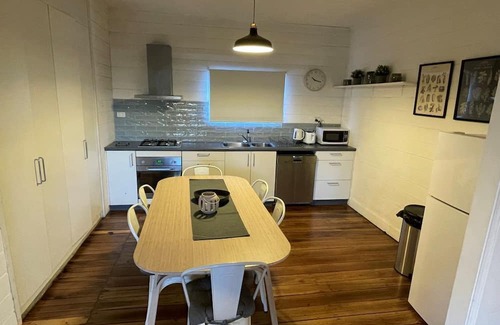 Armidale Cabaña | The Bower - peaceful and cosy in central Armidale