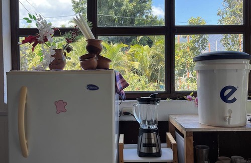 San Pedro La Laguna Apartamento | Cute 2Br Apartment with lake views & private garden! Everything you need + more.