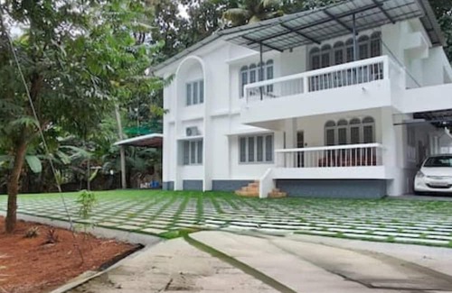 Kottayam Casa | Genesis spaces AC upto 4 guests Kottayam