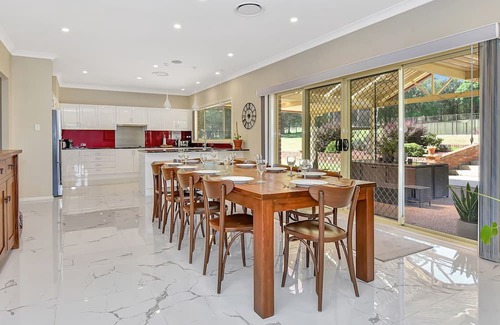 Branxton Casa | Hunter Valley Family Oasis - 5 bedroom House with Pool