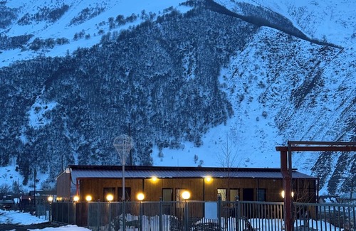 Kazbegi Apartamento | A studio apartment at a secluded area by the river, surrounded by mountains.