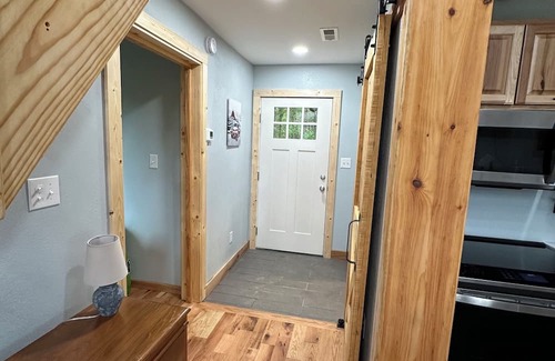 Newport Casa | Charming 3-bedroom sheik contemporary house in lovely Newport/Smokies