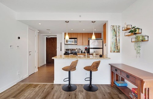 Chinatown Condominio | Cozy 1-bedroom Condo/Central Location/Pet Friendly