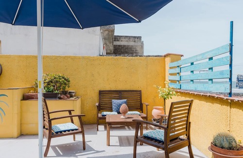 Sambuca di Sicilia Apartamento | Apartment 'Ajman House' with Mountain View, Private Terrace and Air Conditioning