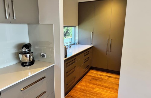 Singleton Casa | Beautiful Beachside Home Have fun with whole family in this very stylish hom