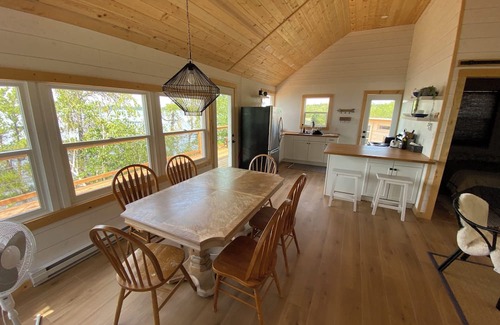 Manitoba Cabina | Peaceful Heights - Lakefront Cabin on Beautiful Betula Lake