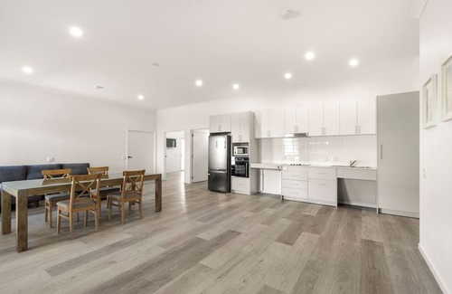 Goodna Casa | 5 Guest 3 Bed,3 Bath Free Parking, wifi, patio