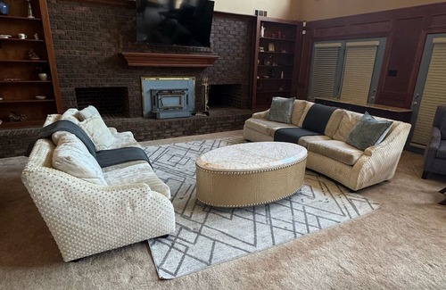 Olive Branch Casa | Grand 8-Bedroom Brick Southern Home with Lakeview Backyard.