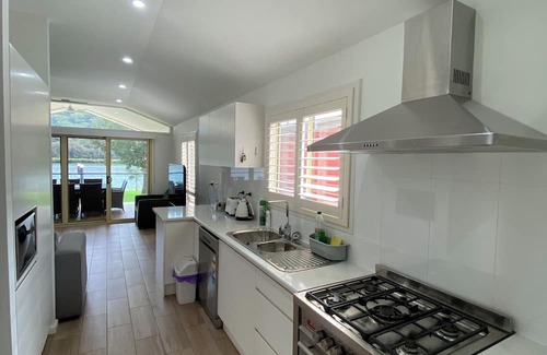 Wisemans Ferry Cabina | Waterfront Double-Cabin Family Retreat