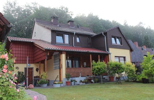 Amelith Casa | Vacation apartment, shower, WC, 2 bedrooms - Ferienhaus Buren-Hof