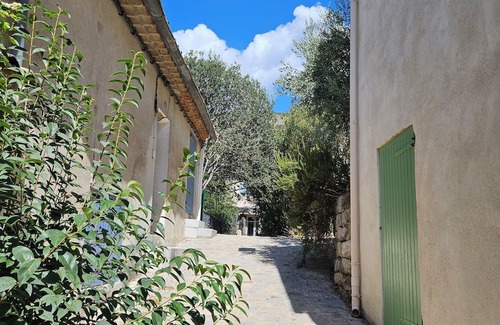 Puyloubier Casa | 3-room 1-level village house at the foot of the Montagne Sainte Victoire.