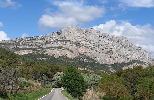 Puyloubier Casa | 3-room 1-level village house at the foot of the Montagne Sainte Victoire.