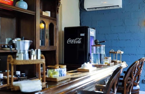 Coral Way Casa | Classic Hotel in Little Havana: King Suite, Free WiFi & Garden Relaxation
