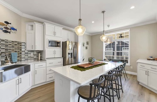 Marblehead Villa | New Bay Point Villa w/Wifi, AC, Pool! Walk to the water, watch bald eagles!
