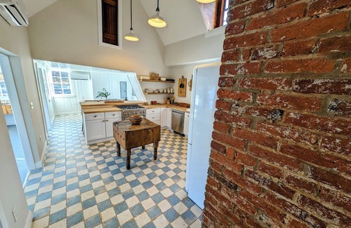 Croom Otro | Historic Farmhouse 30 minutes to DC / Annapolis. 4BR Large and Inviting, Zipline