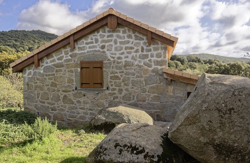 Grosseto-Prugna Chalet De Esquí | Authentic stone Caseddu in Porticcio with sea view