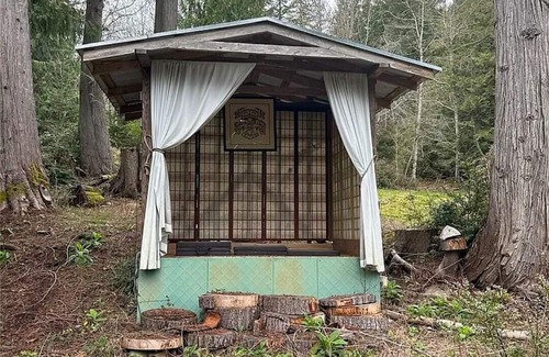 Brinnon Casa | A perfect escape in the woods on the Hood Canal! Cabin, treehouse, camp sites!