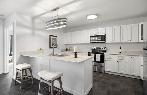Kellogg Condominio | Beautiful 2-bedroom condo centrally located in Kellogg with a porch.
