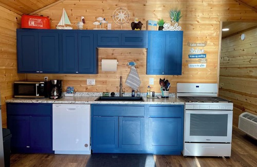 Eucha Cabina | Lakefront "Eagle" Cabin just steps away from Grand Lake. Eagle Cabin