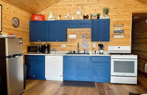 Eucha Cabina | Lakefront "Eagle" Cabin just steps away from Grand Lake. Eagle Cabin