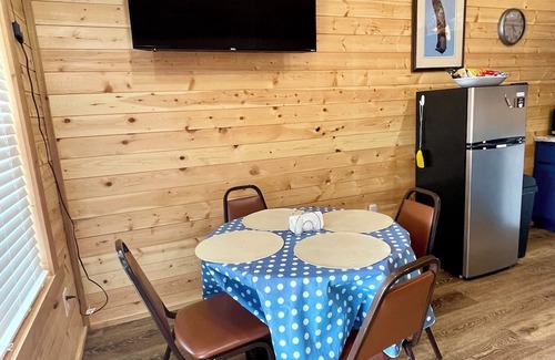 Eucha Cabina | Lakefront "Eagle" Cabin just steps away from Grand Lake. Eagle Cabin
