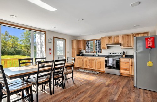 Granville Casa | Modern 3-bedroom farmhouse with WiFi and spectacular views in charming Granville