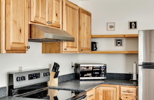 Granville Casa | Modern 3-bedroom farmhouse with WiFi and spectacular views in charming Granville