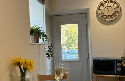 Saltash Cabaña | Cute Cornish Cottage in stunning countryside close to gorgeous beaches.