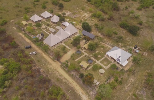 Saadani National Park Alquiler De RV | Welcoming 13-bedroom campground in Saadani National Park.