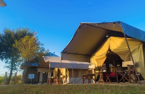 Saadani National Park Alquiler De RV | Welcoming 13-bedroom campground in Saadani National Park.