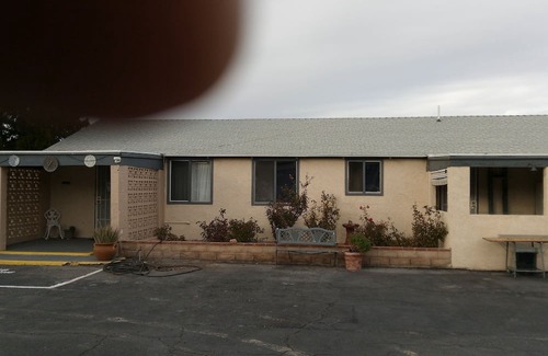 Searchlight Apartamento | Charming 2-bedroom hotel suite with AC, WiFi in enchanting Searchlight