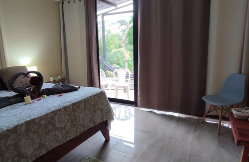 Las Lomas Cama Y Desayuno | Kocorica Private room with terrace and bathroom in the countryside.