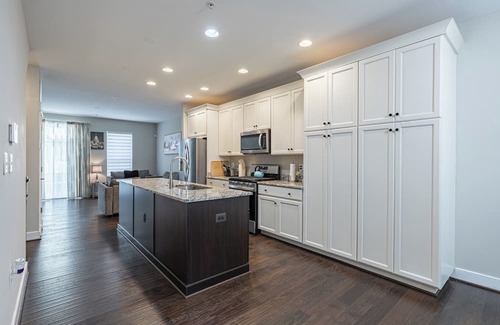 Northeast Casa | NICE Gorgeous Townhouse 4BR with Private Garage