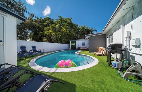 Ives Estates Casa | Luxury Pool Villa 5BD 4BA