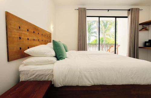 Dhigurah Cama Y Desayuno | Sea view room with balcony