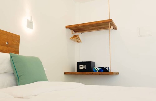 Dhigurah Cama Y Desayuno | Sea view room with balcony