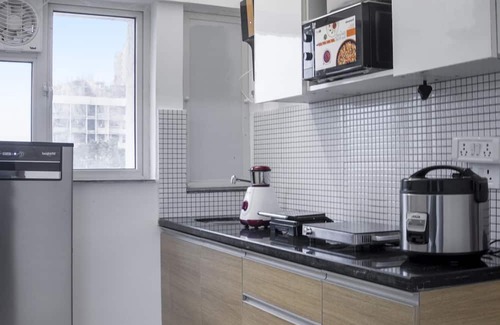 Malad East Apartamento | 1 BHK - Snazzy Apartment - Higher Floor