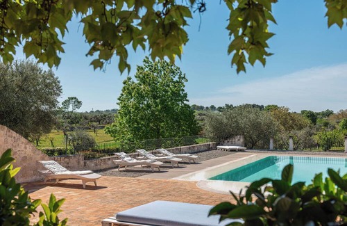 Martina Franca Villa | Original trullo, walking distance to Alberobello (UNESCO) 10m x 5m private pool.