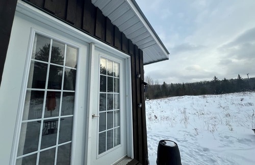 Addington Highlands Cabina | Cozy Cabin and Sauna in the Forest near Bon Echo Provincial Park