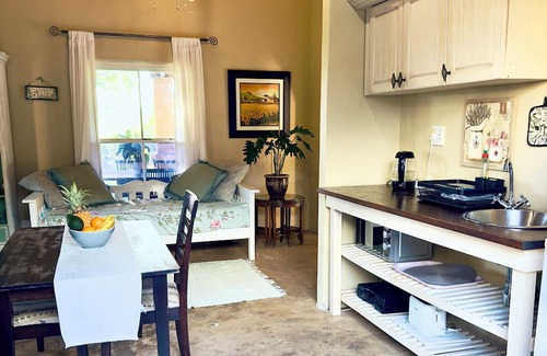 Cape Winelands Cabaña | Simunye Cottage at Fields of Gold Farm