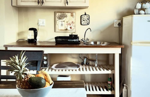 Cape Winelands Cabaña | Simunye Cottage at Fields of Gold Farm