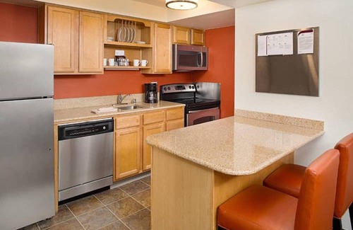 Renton Casa | Renown South Seattle WA Hotel with Large Suites & Kitchens