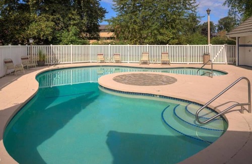 Renton Casa | Renown South Seattle WA Hotel with Large Suites & Kitchens
