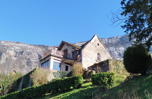 Aiguebelette-le-Lac Casa | Bohemian holiday home with lake view