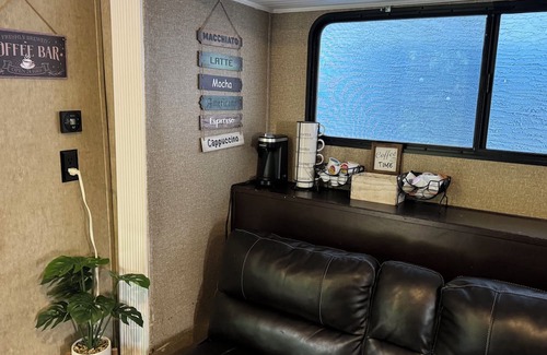Port Saint Lucie Casa | Cozy RV with AC and WiFi in charming Port St. Lucie