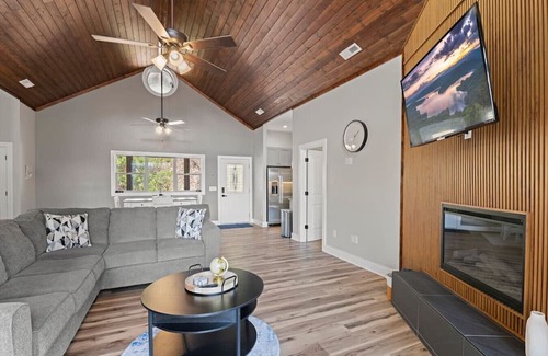 Sylva Condominio | Mountain Hideaway, Grill, and Sunset Views!